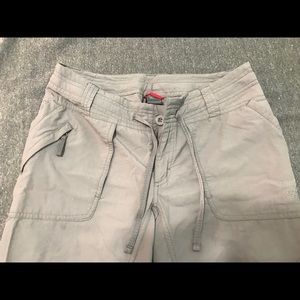 Like new North Face roll up hiking pants
